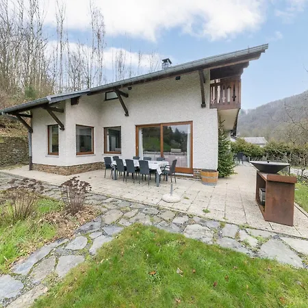 Holiday home Capacious In With Garden Membre